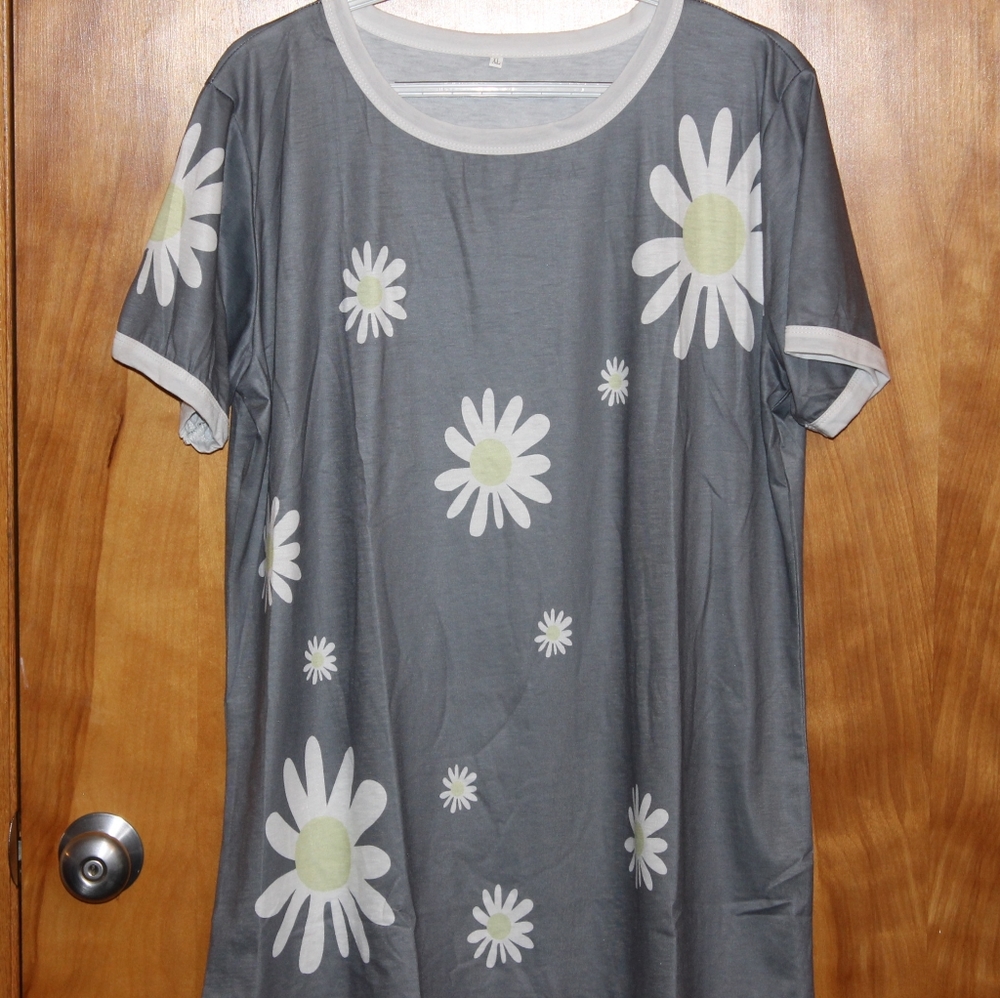 Gray with white daisies